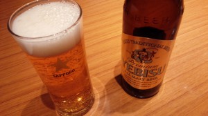 タイ料理店でエビスビール